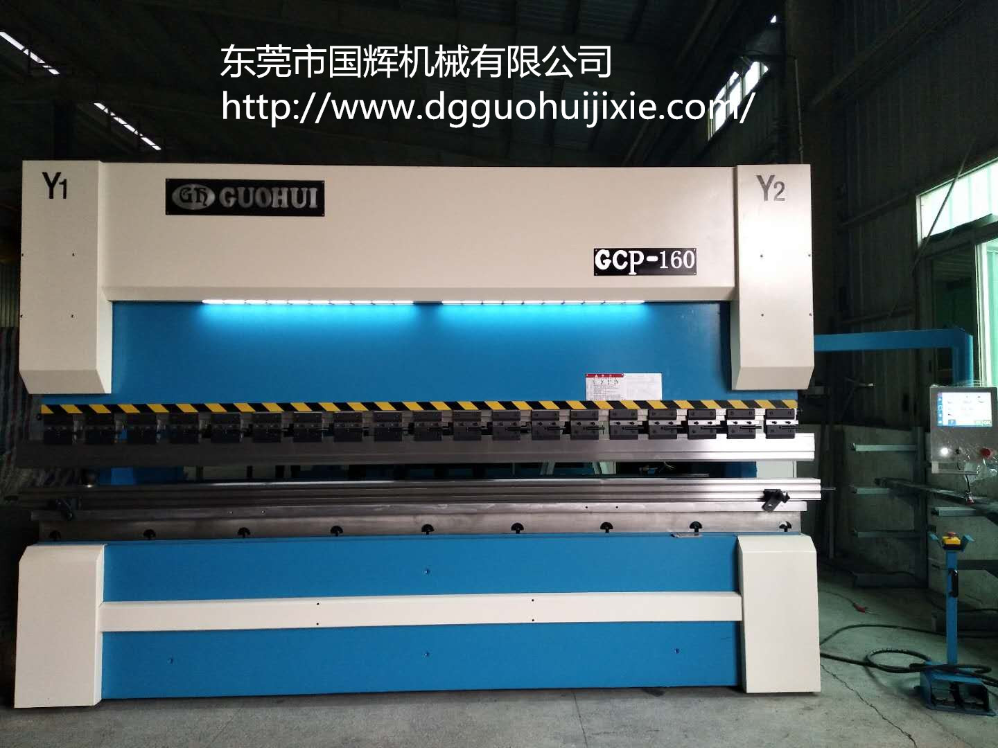 國(guó)輝刨槽機(jī)折彎?rùn)C(jī)即將發(fā)往卡塔爾