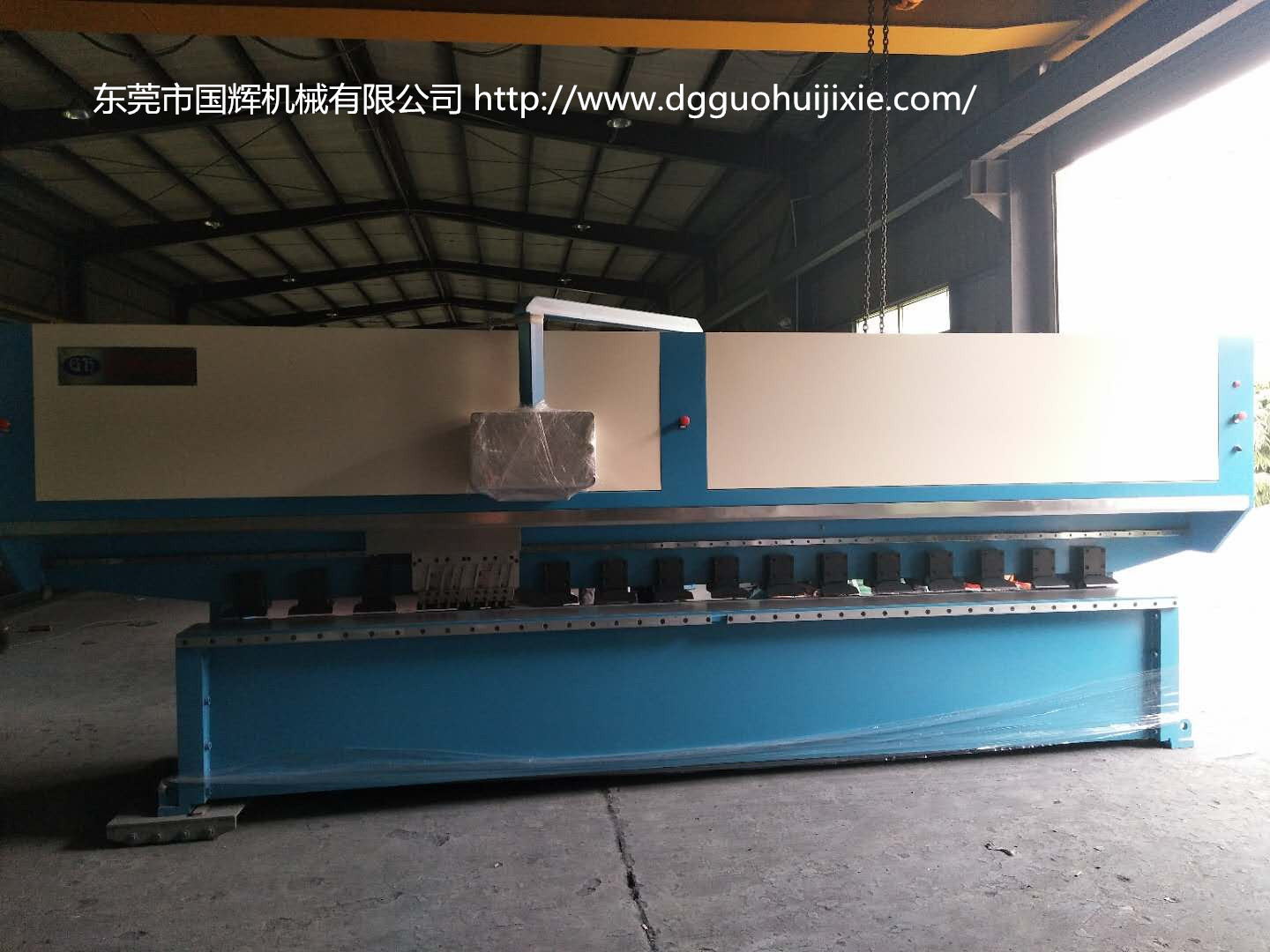 國(guó)輝刨槽機(jī)裝車發(fā)往寧波