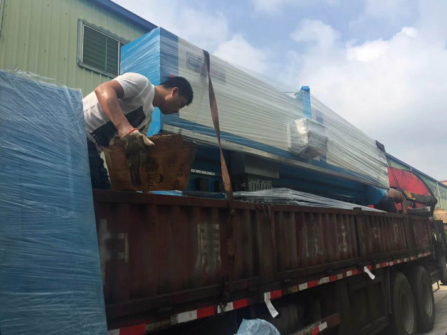 刨槽機(jī)出至佛山力源市場(chǎng)