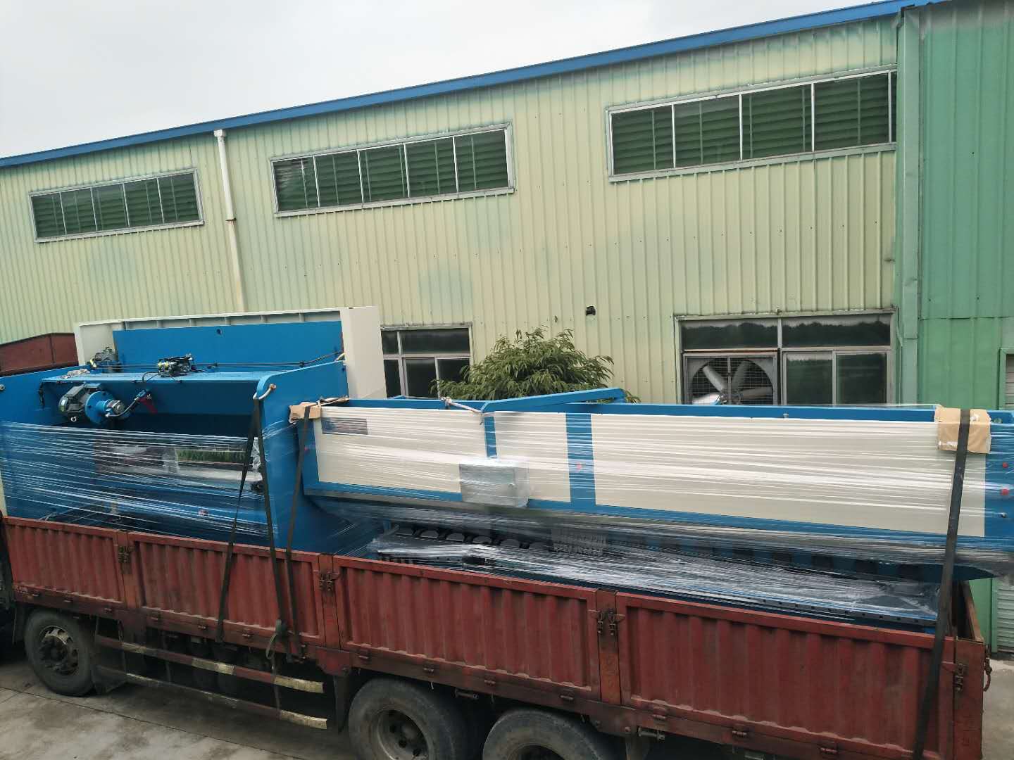 數(shù)控折彎?rùn)C(jī)刨槽機(jī)并駕齊驅(qū)至佛山